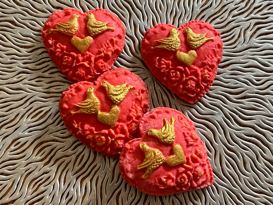 GILDING THE LILY WITH SILICONE MOLDS – For the Love of Cookies